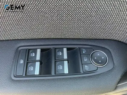 Photo 29 Renault Captur  E-Tech full hybrid 145 ch
