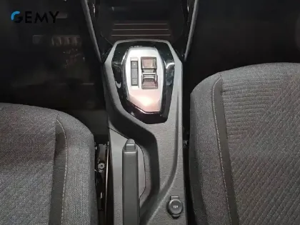 Photo 23 Peugeot 2008  Hybrid 145 e-DCS6