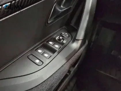 Photo 17 Peugeot 2008  Hybrid 145 e-DCS6