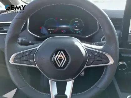 Photo 17 Renault Clio  E-Tech full hybrid 145