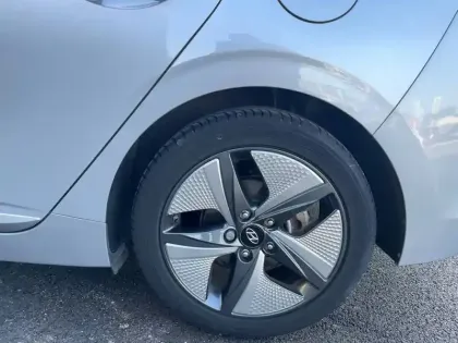 Photo 17 Hyundai Ioniq  Hybrid 141 ch