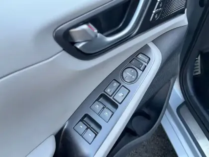 Photo 20 Hyundai Ioniq  Hybrid 141 ch