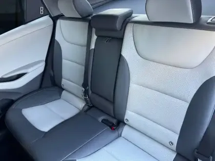 Photo 12 Hyundai Ioniq  Hybrid 141 ch