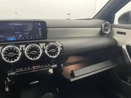 Photo 27 Mercedes Classe A  250 e 8G-DCT