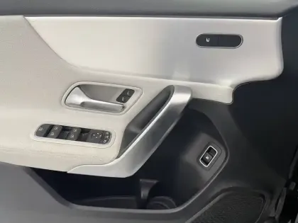 Photo 24 Mercedes Classe A  250 e 8G-DCT