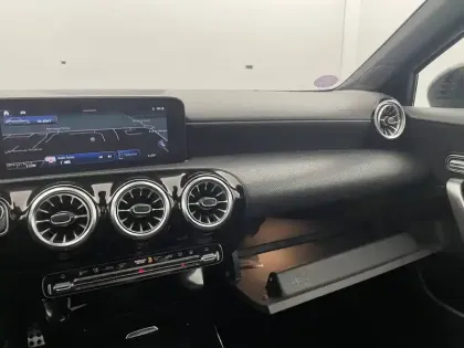 Photo 27 Mercedes Classe A  250 e 8G-DCT