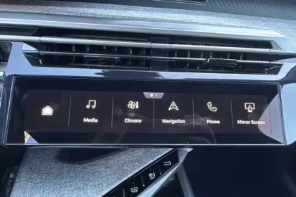 Photo 17 Peugeot 3008  Hybrid 136 e-DCS6