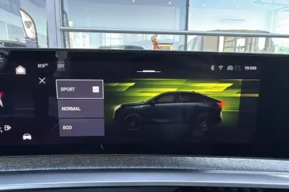 Photo 23 Peugeot 3008  Hybrid 136 e-DCS6