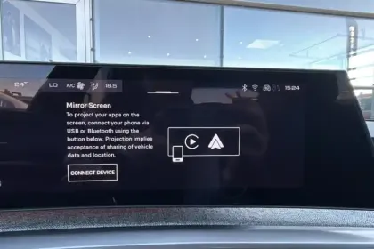 Photo 15 Peugeot 3008  Hybrid 136 e-DCS6