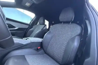 Photo 8 Peugeot 3008  Hybrid 136 e-DCS6