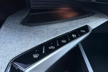 Photo 18 Peugeot 3008  Hybrid 136 e-DCS6