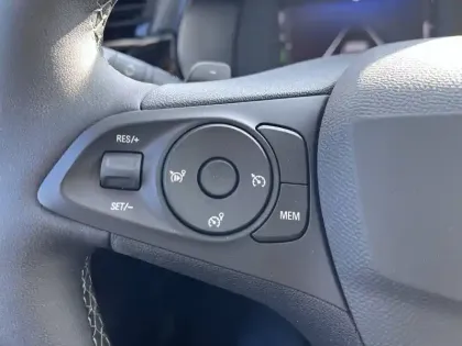 Photo 11 Opel Corsa  1.2 Turbo Hybrid 100 ch e-DCT6