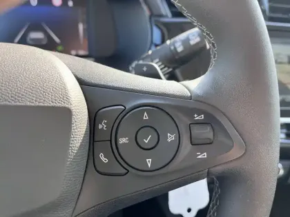 Photo 12 Opel Corsa  1.2 Turbo Hybrid 100 ch e-DCT6