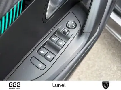 Photo 31 Peugeot 2008  PureTech 100 S&S BVM6