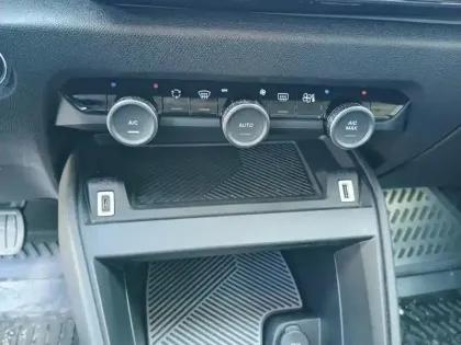 Photo 12 Citroën C4  PureTech 130 S&S EAT8 Feel Pack