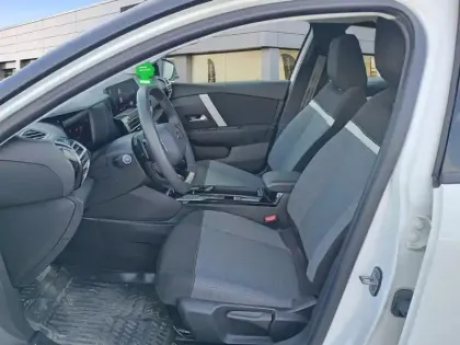 Photo 8 Citroën C4  PureTech 130 S&S EAT8 Feel Pack