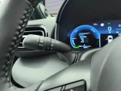 Photo 16 Toyota Yaris  Hybride 130h Collection