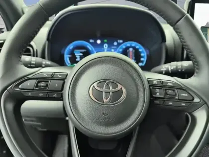 Photo 18 Toyota Yaris  Hybride 130h Collection