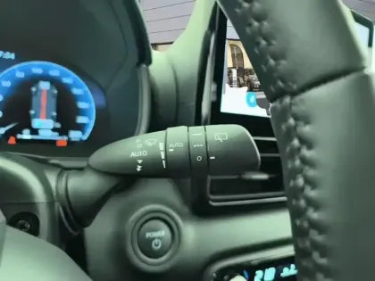 Photo 17 Toyota Yaris  Hybride 130h Collection