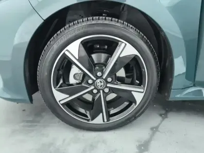 Photo 14 Toyota Yaris  Hybride 130h Collection