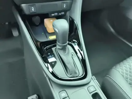 Photo 23 Toyota Yaris  Hybride 130h Collection