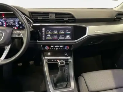 Photo 9 Audi Q3 35 TFSI 150 ch Design