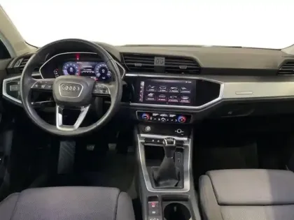 Photo 7 Audi Q3 35 TFSI 150 ch Design