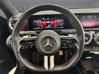 Photo 11 Mercedes Classe A 200 d AMG Line