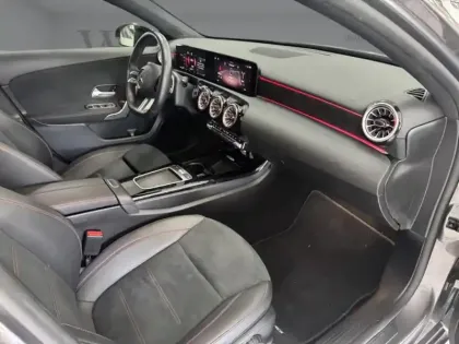 Photo 10 Mercedes Classe A 200 d AMG Line