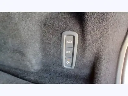 Photo 21 Volvo XC60 R Design Recharge Plug-In Hybr