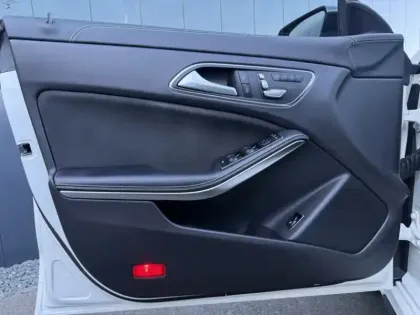 Photo 15 Mercedes CLA Coupé 200 d WhiteArt Edition