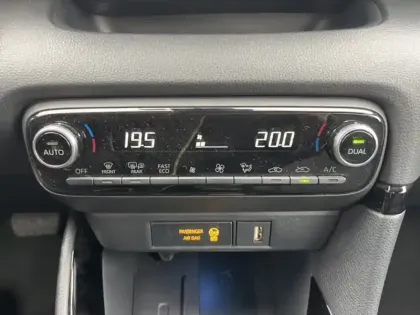 Photo 12 Toyota Yaris Hybride 116h Première