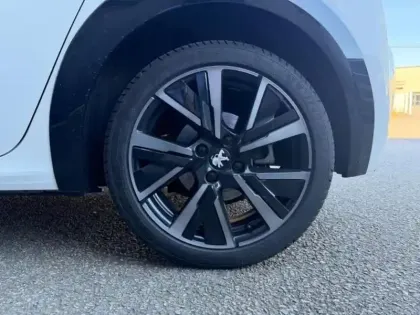 Photo 6 Peugeot 208 e- 136ch GT Suréquipée