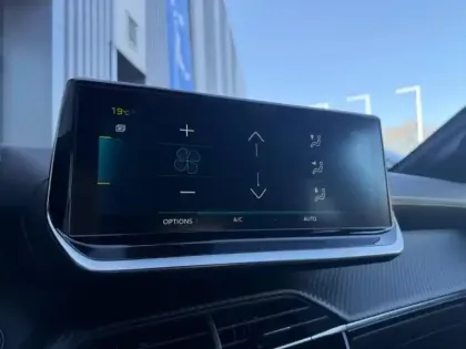 Photo 19 Peugeot 208 e- 136ch GT Suréquipée