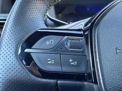 Photo 15 Peugeot 208 e- 136ch GT Suréquipée