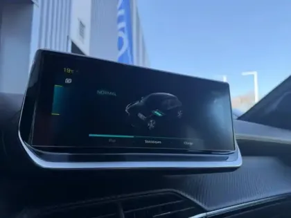 Photo 22 Peugeot 208 e- 136ch GT Suréquipée