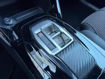 Photo 24 Peugeot 208 e- 136ch GT Suréquipée