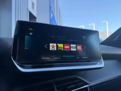 Photo 18 Peugeot 208 e- 136ch GT Suréquipée