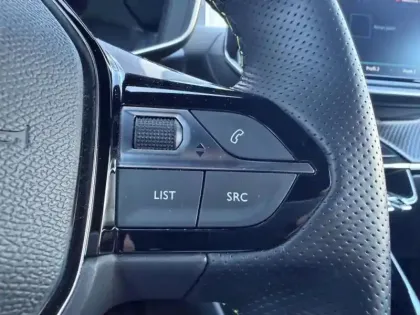 Photo 16 Peugeot 208 e- 136ch GT Suréquipée