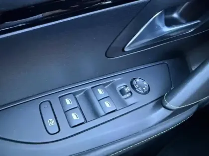 Photo 11 Peugeot 208 e- 136ch GT Suréquipée