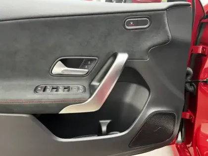 Photo 12 Mercedes Classe A 180 d AMG Line