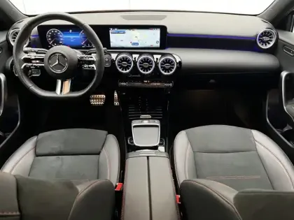 Photo 10 Mercedes Classe A 180 d AMG Line