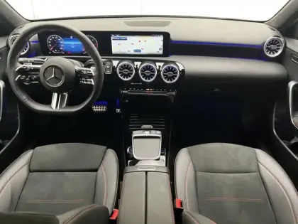 Photo 10 Mercedes Classe A 200 d AMG Line