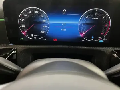 Photo 16 Mercedes Classe A 200 d AMG Line