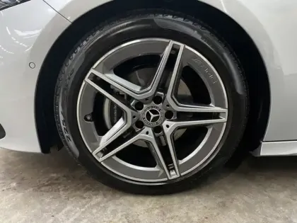 Photo 8 Mercedes Classe A 200 d AMG Line