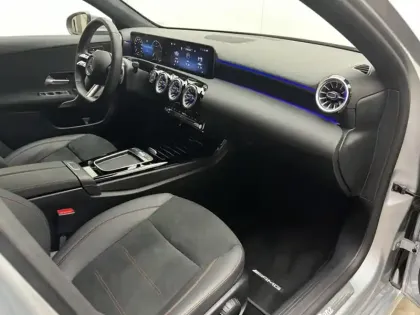 Photo 13 Mercedes Classe A 200 d AMG Line