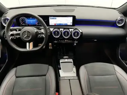 Photo 10 Mercedes Classe A 200 d AMG Line