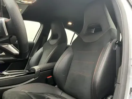 Photo 15 Mercedes Classe A 200 d AMG Line