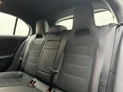 Photo 17 Mercedes Classe A 200 d AMG Line