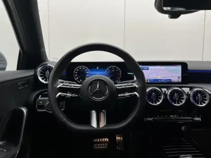 Photo 16 Mercedes Classe A 200 d AMG Line